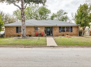 1004 Forrest Dr, Arlington, TX 76012