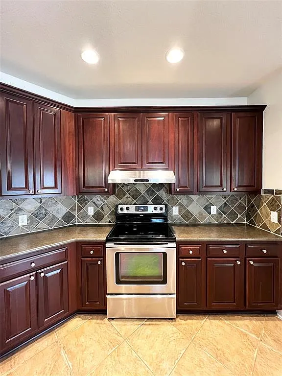 3 bed, 1910 sqft, $2,100 — Photo 3