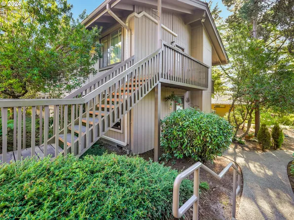 7516 SW Barnes Rd Unit C, Portland, OR 97225