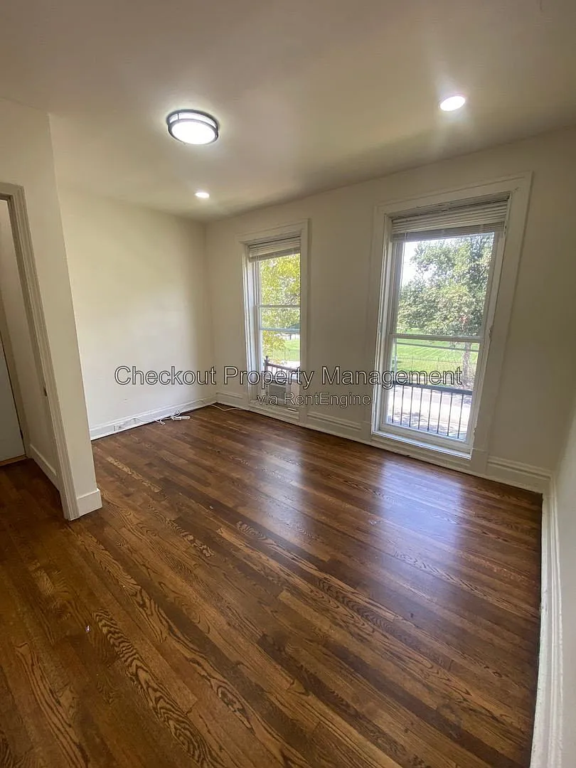 1 bed, 1.0 bath, 1000 sqft, $895 — Photo 2