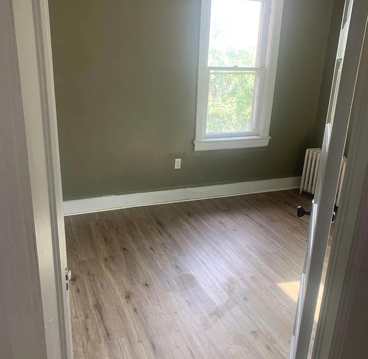3 bed, $1,300 — Photo 2