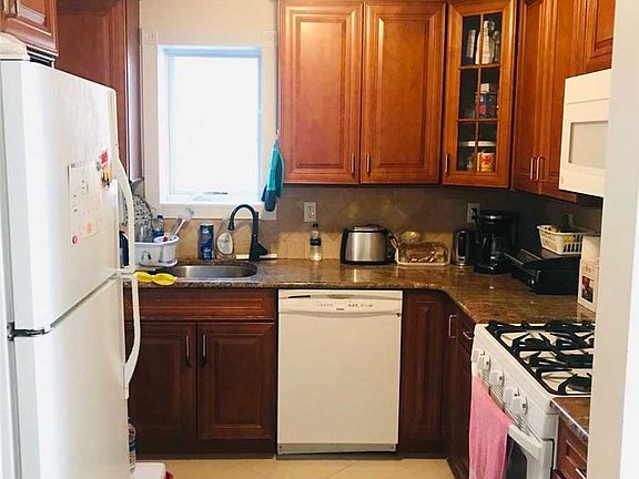 3rd image of 61-45 218th St Floor 2
