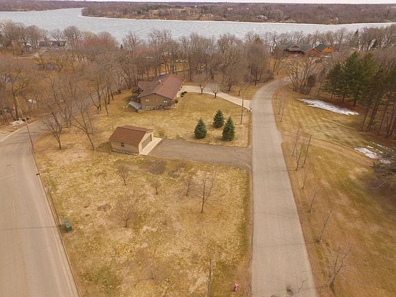 4th image of 905 Melody Ln SE