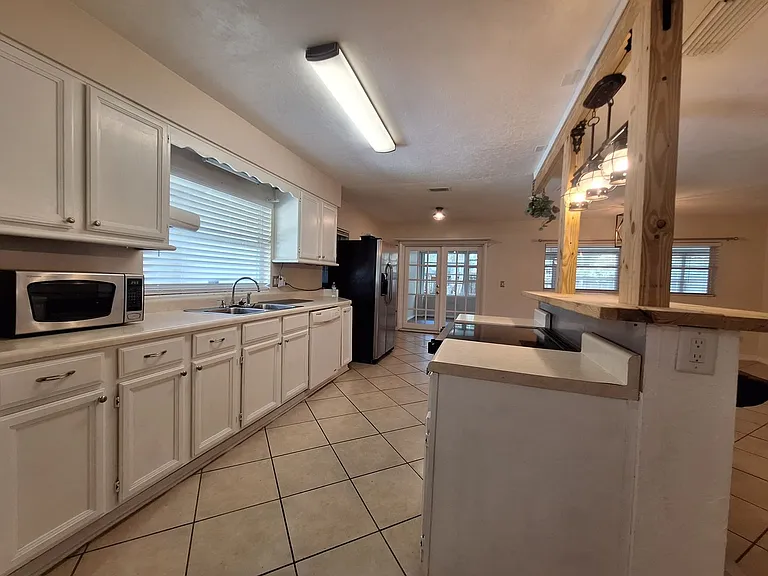 4006 Bayfront Pkwy — Photo 5