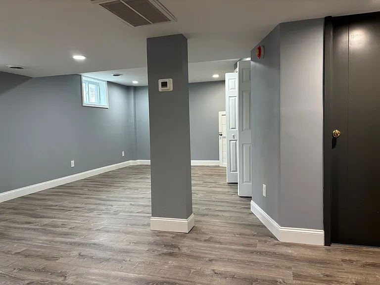 562 Kenmore Ave — Photo 6