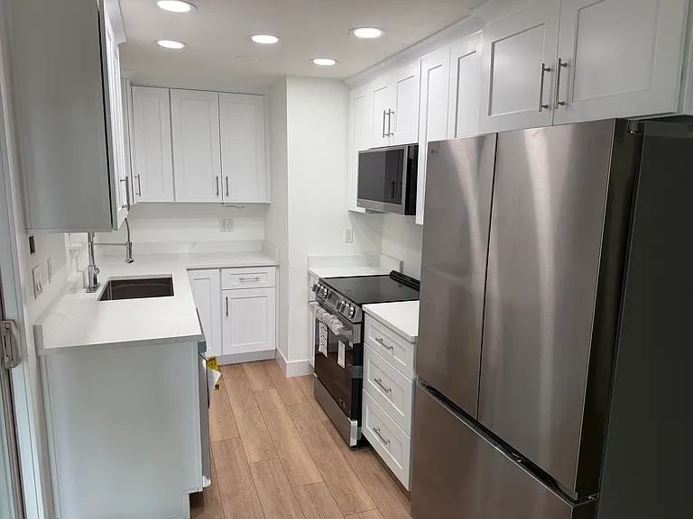 1825 S Foothill Dr — Photo 2