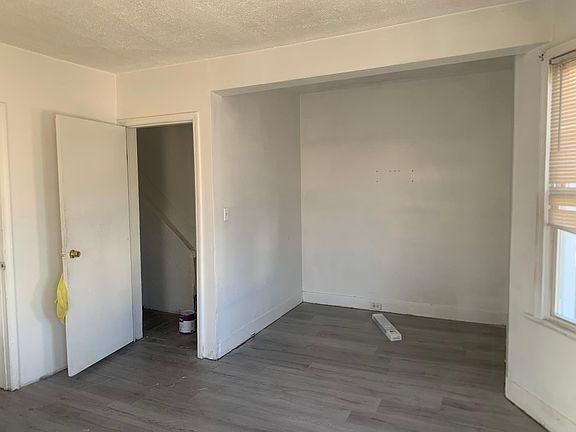 4th image of 43 Carlton St Floor 2