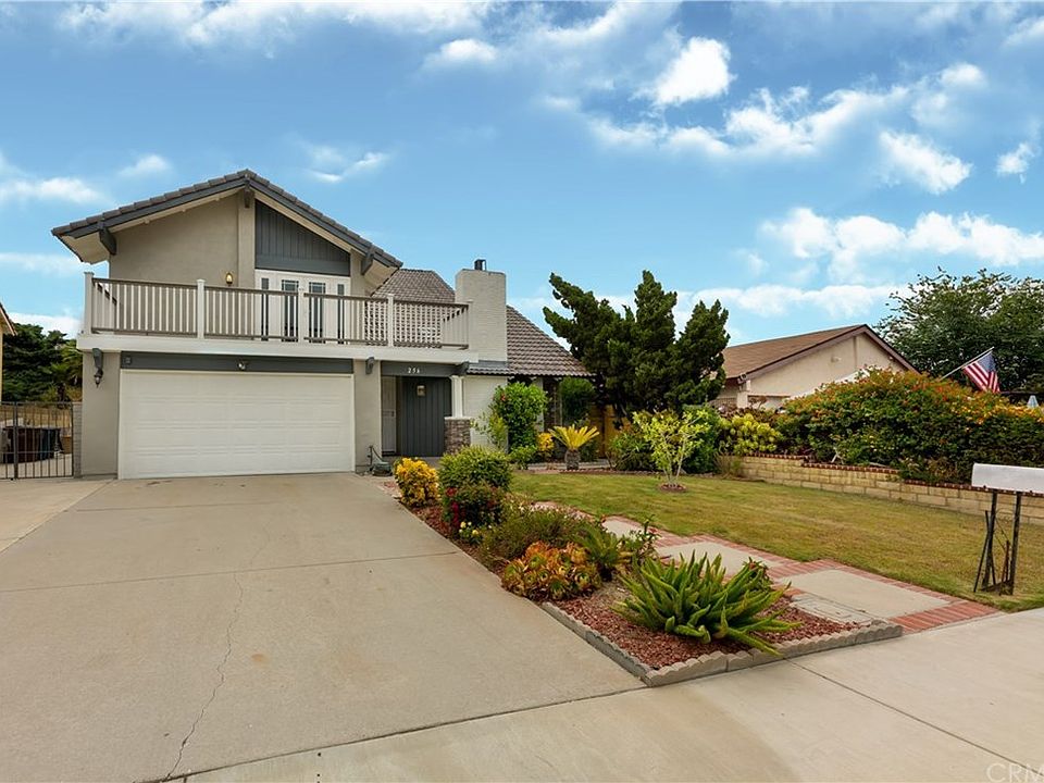 1st image of 256 Calle Becerra