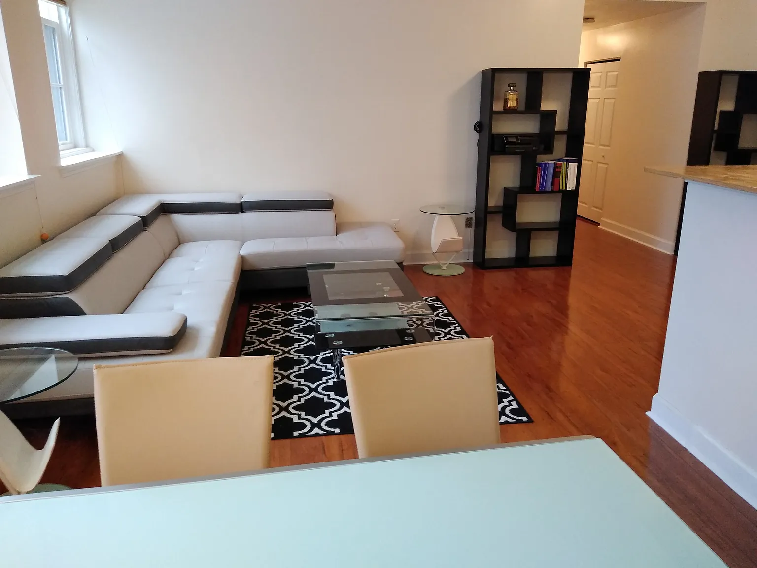 2 bed, 1090 sqft, $1,795 — Photo 4