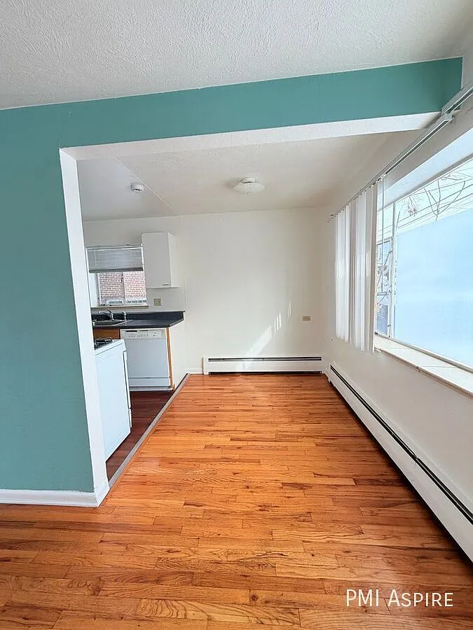Extremely Affordable Short Term 3-6 Month Lease Available! Spacious Top Floor 1 Bed, 1 Bath near ... — Photo 3