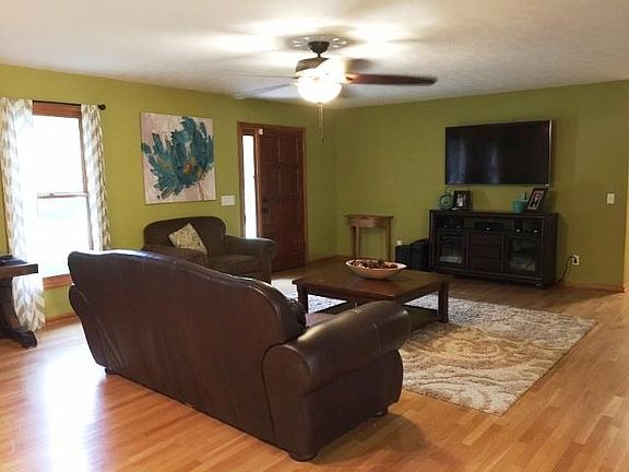 4th image of 416 Lakeshore Dr