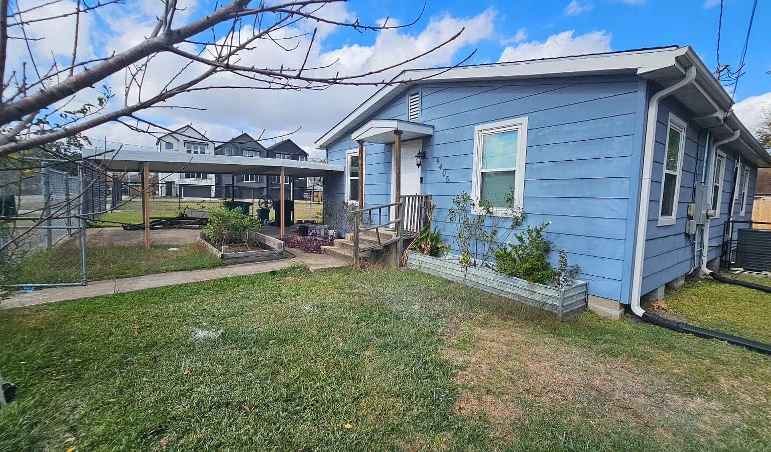 3 bed, 1.0 bath, 1178 sqft, $1,700 — Photo 3