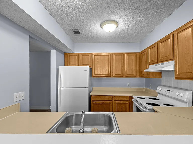 Sabal Palms Apartments — Photo 13
