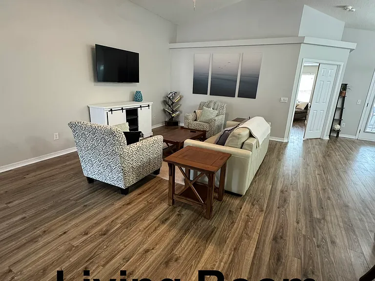 2025 Reserve Blvd — Photo 8