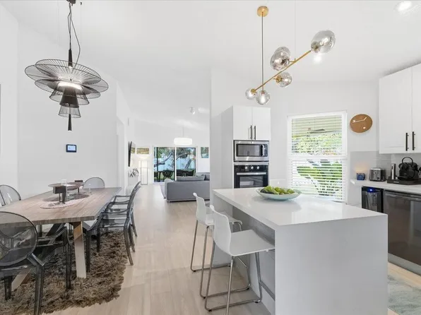 901 SW 111th Way, Davie, FL 33324