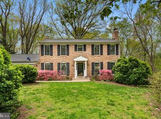10505 Adel Rd, Oakton, VA 22124