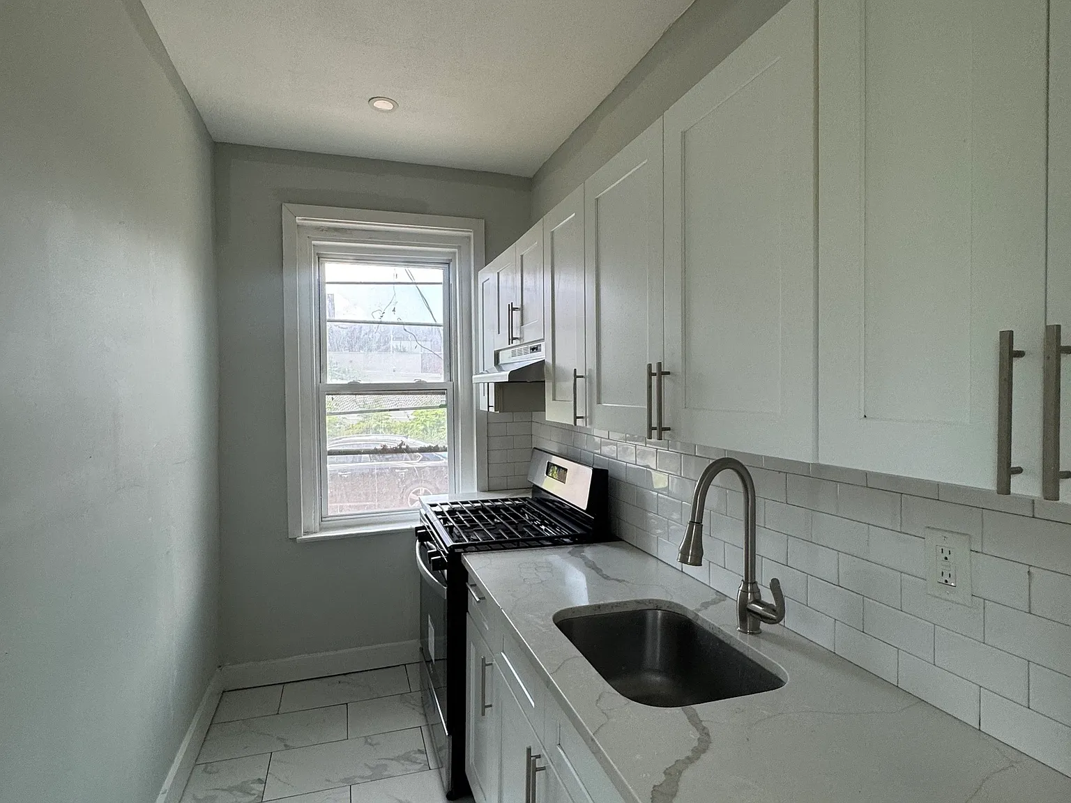4 bed, 1.0 bath, 4188 sqft, $2,200 — Photo 2