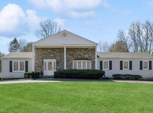 385 Oak Hill Rd, Red Bank, NJ 07701