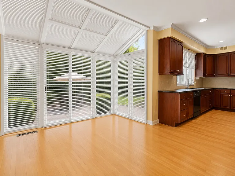 4804 Leighfield Valley Dr — Photo 10