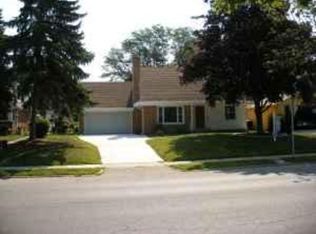 838 N 76th St, Wauwatosa, WI 53213
