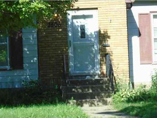 3rd image of 3506 Fillmore St NE