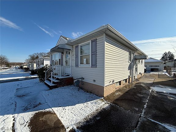 5th image of 2923 Park Dr