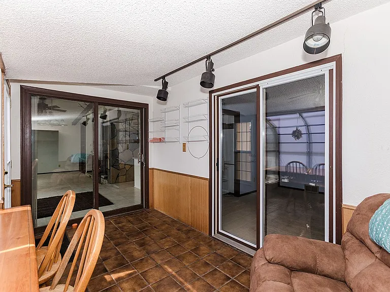 601 W Interstate Ave — Photo 16
