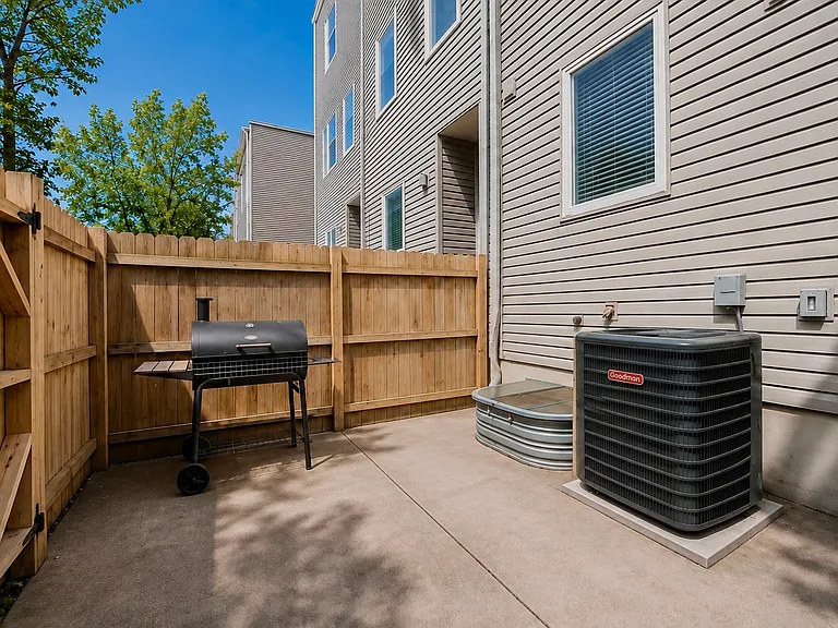 2608 Manton St — Photo 36