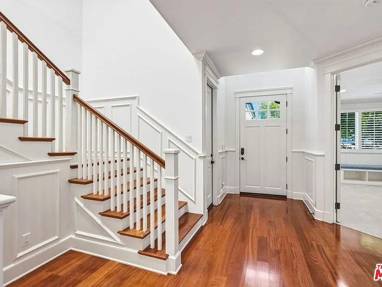 1633 Voorhees Ave — Photo 2