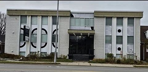 2nd image of 1100 Main St W