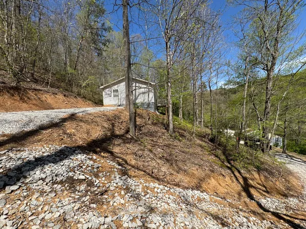 404 Congleton Hollow Rd, McKee, KY 40447