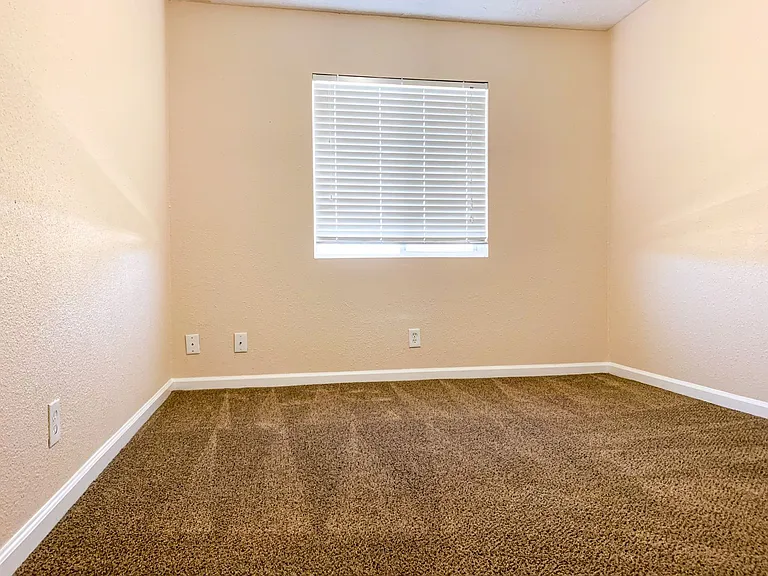 Desert Park Apartments — Photo 25