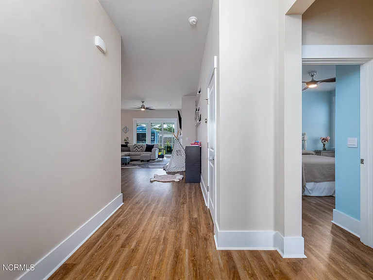 416 Edgewater Way — Photo 5