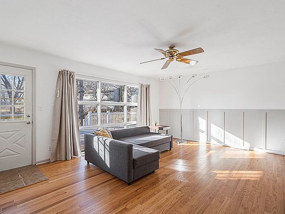 5th image of 10911 W 91st St