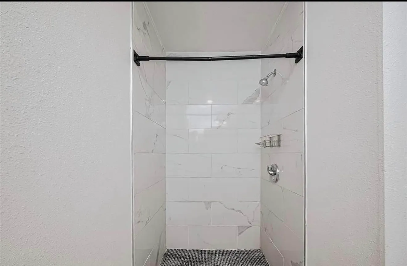 3 bed, 1161 sqft, $2,000 — Photo 2