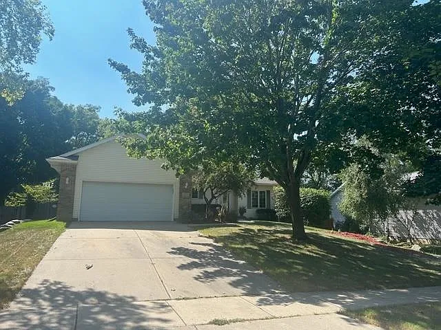 4 bed, 3.0 bath, 3000 sqft, $3,100 — Photo 1