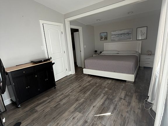 5th image of 1239 Charlemont Ave
