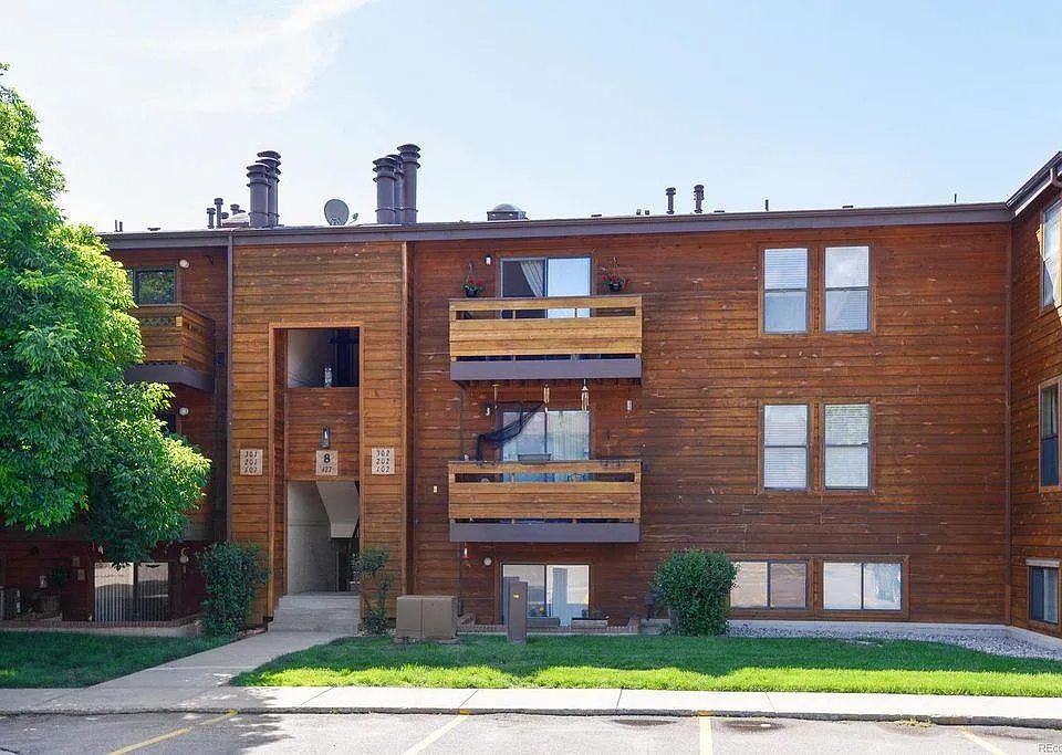 427 Wright St #302