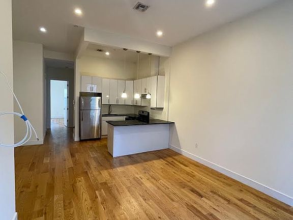 4th image of 276 Quincy St #22