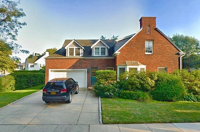 2nd image of 16 Massachusetts Blvd