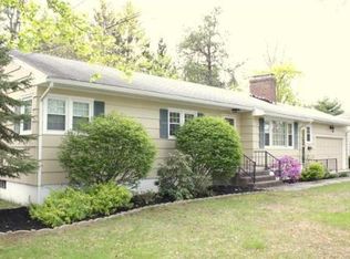 44 Kenmore Dr, Longmeadow, MA 01106