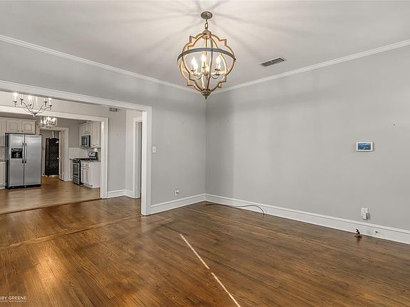 5th image of 928 Linden St