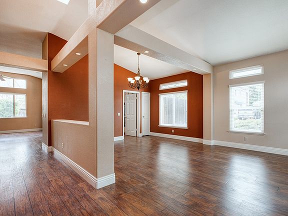 4th image of 9009 N Camden Dr