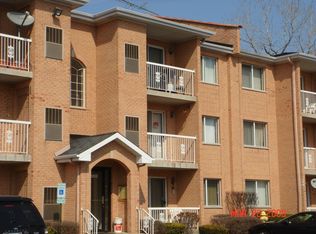 4203 Quinlan Rd #202, Glenview, IL 60025