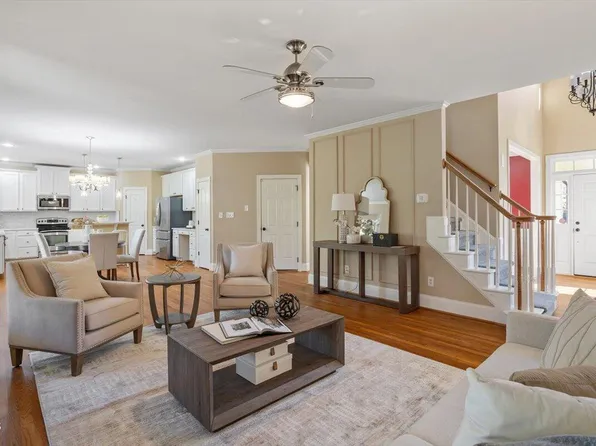2512 Thurrock Dr, Apex, NC 27539
