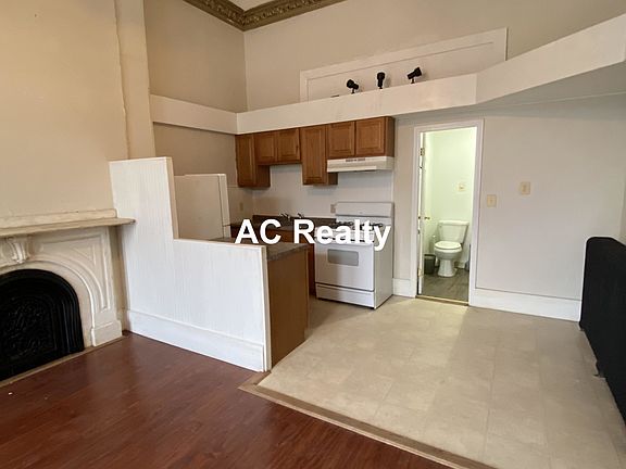 4th image of 14 Monument Sq APT 1
