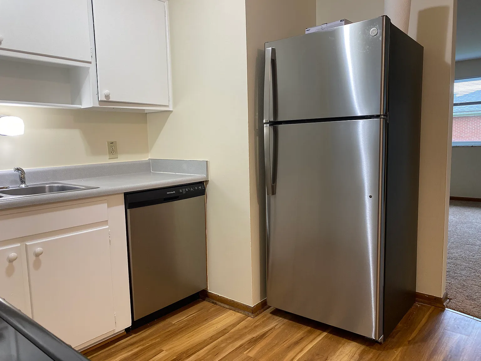 2 bed, 1000 sqft, $1,075 — Photo 3