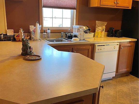 3rd image of 1377 Duchess Ln