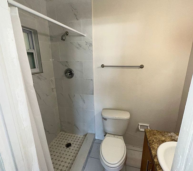 2nd image of 17001 NE 9th Ave APT 2C