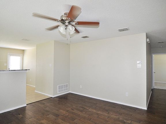 5th image of 632 Rosario Ln